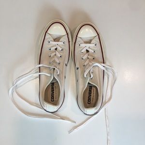 Converse white and red size 8.5 like new